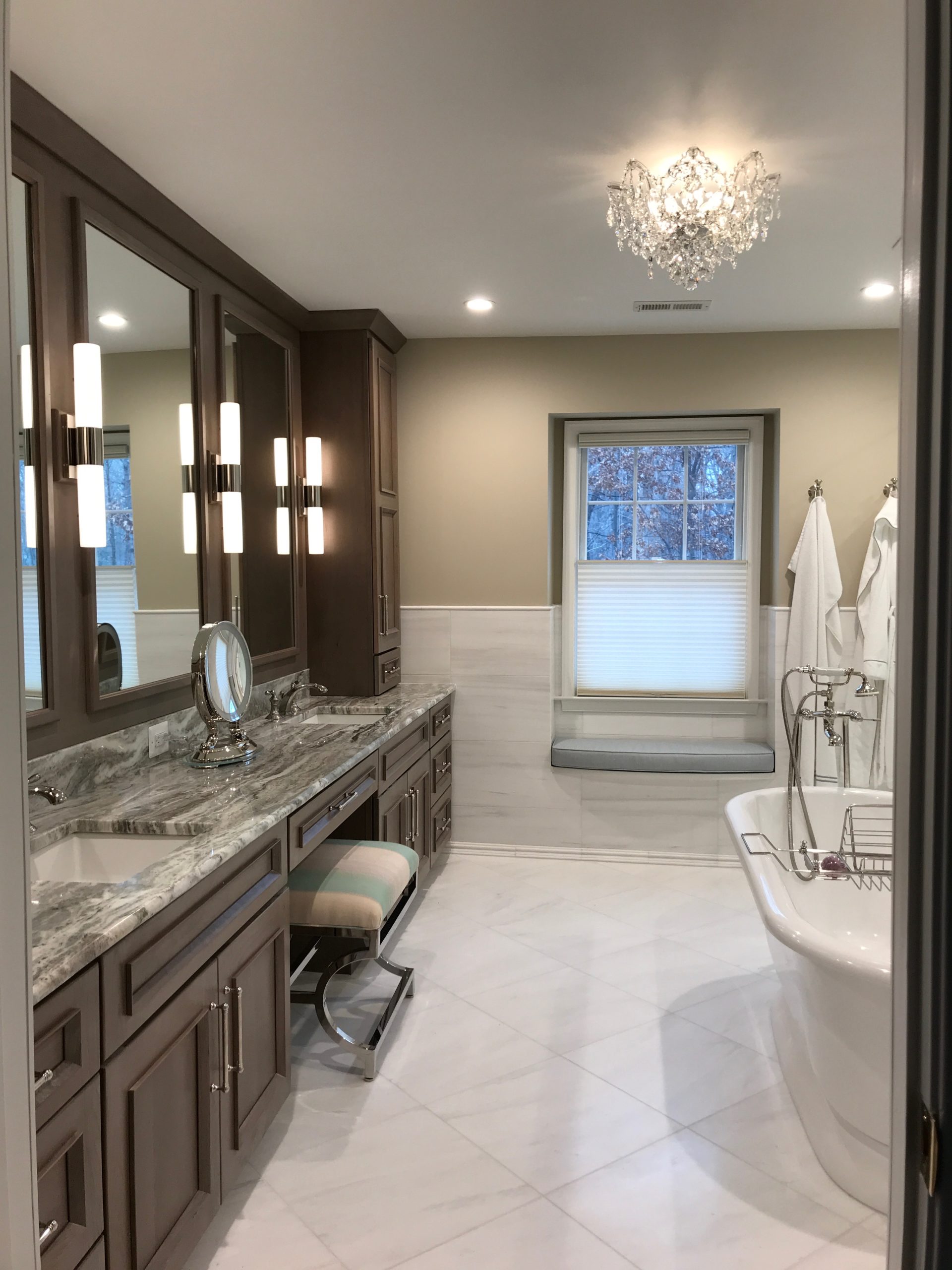 Transitional Master Bathroom in Snow white marble
